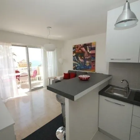 Beau 2pavec Terrasse Vue Mer Et Parking 1 Ментона
