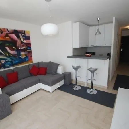 Апартаменты Beau 2pavec Terrasse Vue Mer Et Parking 1 *