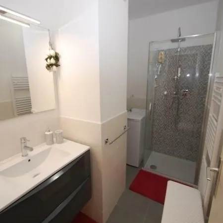 Beau 2pavec Terrasse Vue Mer Et Parking 1 Апартаменты Ментона
